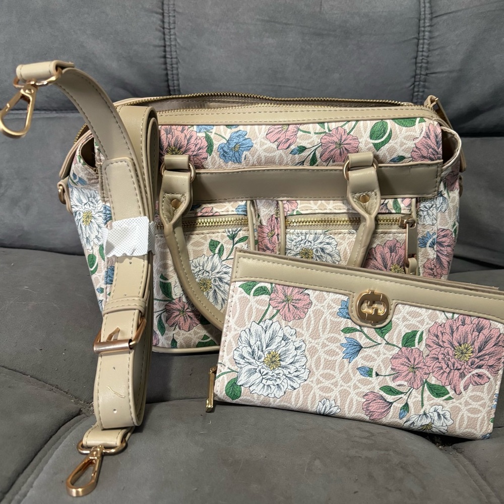 NWOT Floral Print Purse and Matching Wallet 🌸